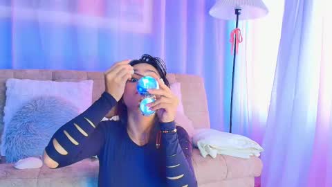 Snapshot of lizzy_kane chatting on April 16, 8:20 pm lizzy_kane online show from April 16, 8:20 pm