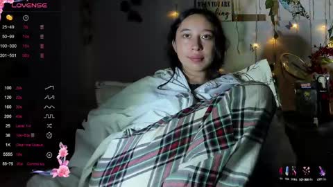 Snapshot of lizzy_kawuaii chatting on March 9, 2:18 am lizzy online show from March 9, 2:18 am