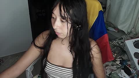 Snapshot of lizzy_kawuaii chatting on February 3, 4:43 am lizzy online show from February 3, 4:43 am