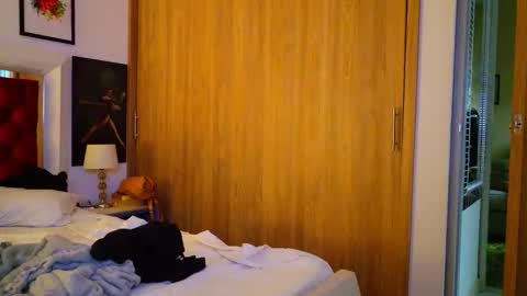 Liz  online show from February 12, 11:49 am