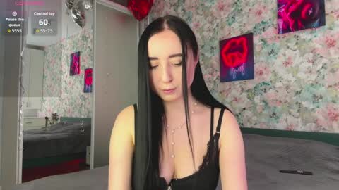 Snapshot of lizzymoore_ chatting on March 30, 11:44 am Lizzy 3 online show from March 30, 11:44 am