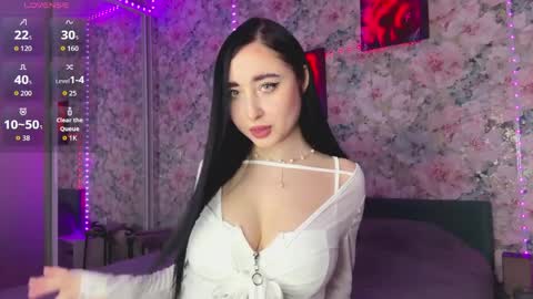 Snapshot of lizzymoore_ chatting on April 2, 12:36 pm Lizzy 3 online show from April 2, 12:36 pm