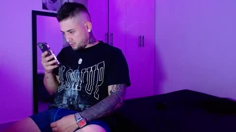 lliamm 2 online show from May 6, 4:52 am