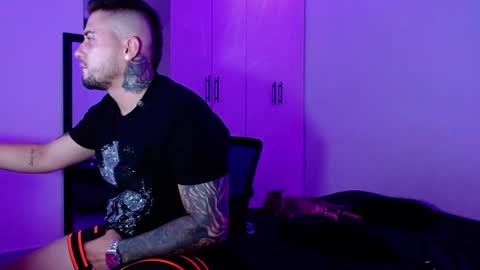 lliamm 2 online show from May 8, 5:24 am