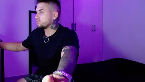 lliamm 2 online show from May 10, 4:06 am