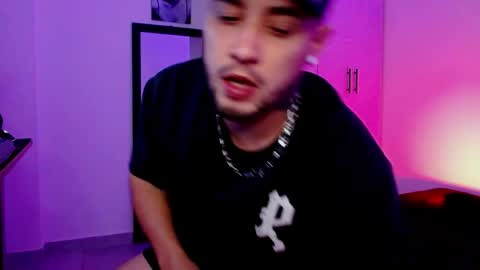 lliamm 2 online show from May 17, 5:05 am