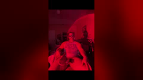 lljoey84 online show from February 12, 8:20 am