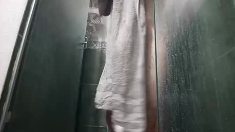 Snapshot of llousedmaster chatting on November 2, 6:43 pm Lloused online show from November 2, 6:43 pm