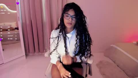 Snapshot of lm_kloeeh chatting on January 21, 11:13 pm Kloe see you 28-11 to celebrate my birthday online show from January 21, 11:13 pm