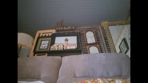 Lo82 online show from February 10, 1:37 pm