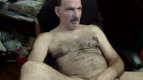 Snapshot of loades182025 chatting on September 29, 2:06 am loades182025 online show from September 29, 2:06 am