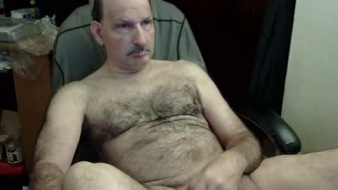 Snapshot of loades182025 chatting on January 6, 3:21 am loades182025 online show from January 6, 3:21 am