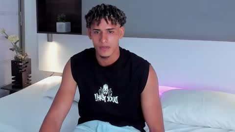 Snapshot of logan___fox chatting on September 21, 12:23 am Logan Fox online show from September 21, 12:23 am