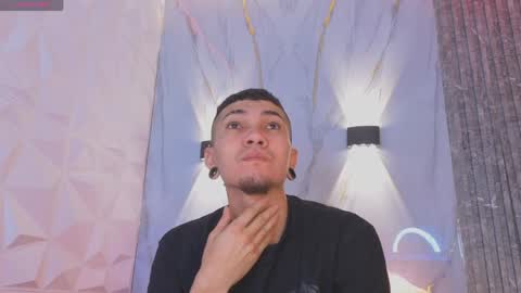 Snapshot of logan_and_rachel chatting on March 31, 11:32 am logan_and_rachel online show from March 31, 11:32 am