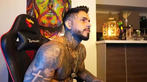 logan_hugh8 online show from October 7, 5:26 am