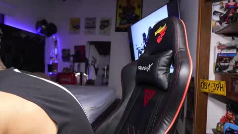 logan_hugh8 online show from March 16, 5:44 am