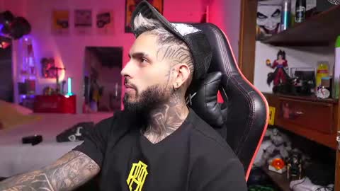 logan_hugh8 online show from April 1, 12:00 am