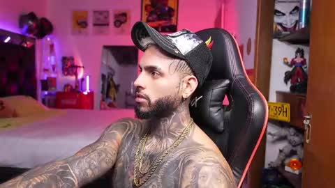 logan_hugh8 online show from April 1, 1:41 pm