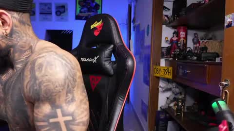 logan_hugh8 online show from May 5, 2:19 am