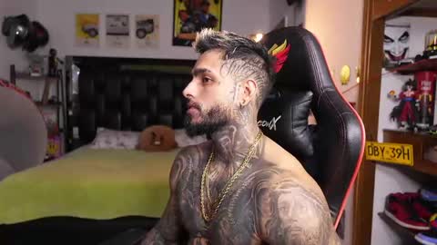 logan_hugh8 online show from May 19, 1:56 am