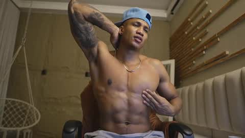 logan_varela online show from May 4, 8:27 pm