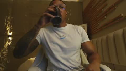 logan_varela online show from May 16, 5:23 pm