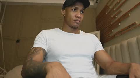 logan_varela online show from May 19, 2:12 pm
