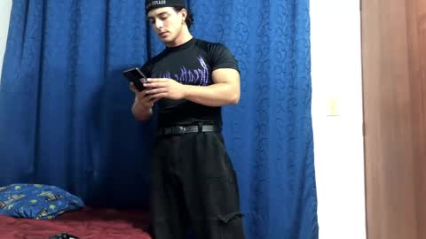 Snapshot of logan_x3 chatting on December 11, 1:47 am Logan online show from December 11, 1:47 am