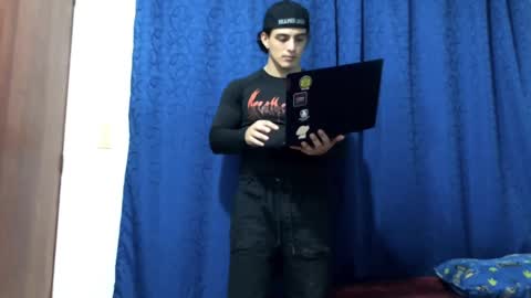 Snapshot of logan_x3 chatting on December 17, 1:50 am Logan online show from December 17, 1:50 am