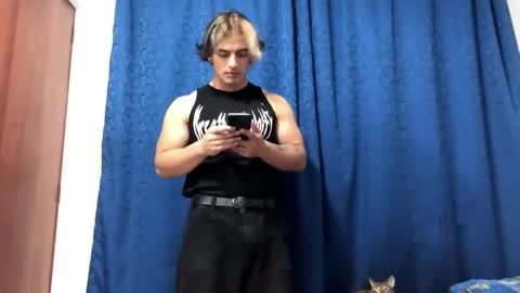 Snapshot of logan_x3 chatting on December 24, 4:22 am Logan online show from December 24, 4:22 am