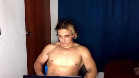 Snapshot of logan_x3 chatting on February 1, 7:57 am Logan online show from February 1, 7:57 am