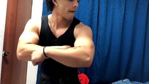 Snapshot of logan_x3 chatting on February 23, 5:01 am Logan online show from February 23, 5:01 am