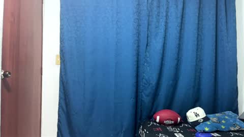 Snapshot of logan_x3 chatting on September 10, 4:23 am Logan online show from September 10, 4:23 am