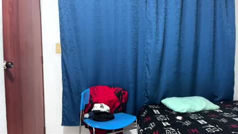 Snapshot of logan_x3 chatting on September 22, 4:25 am Logan online show from September 22, 4:25 am