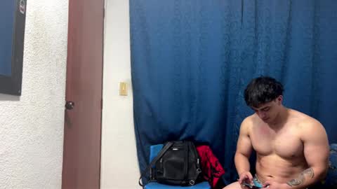 Snapshot of logan_x3 chatting on November 5, 4:12 am Logan online show from November 5, 4:12 am