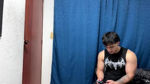 Snapshot of logan_x3 chatting on November 9, 5:17 am Logan online show from November 9, 5:17 am