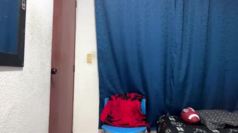 Snapshot of logan_x3 chatting on November 15, 4:21 am Logan online show from November 15, 4:21 am