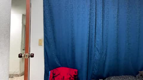 Snapshot of logan_x3 chatting on November 30, 5:11 am Logan online show from November 30, 5:11 am