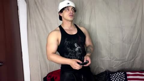 Snapshot of logan_x3 chatting on January 18, 3:43 am Logan online show from January 18, 3:43 am