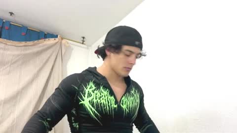 Snapshot of logan_x3 chatting on April 7, 4:35 am Logan online show from April 7, 4:35 am