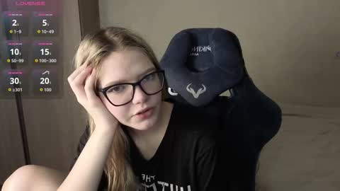 Logan and Katana online show from November 28, 1:47 pm