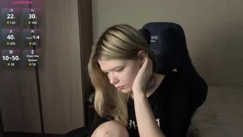 Logan and Katana online show from December 1, 1:05 pm