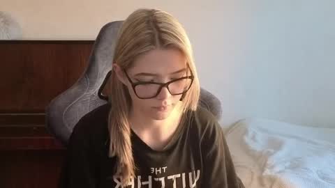 Logan and Katana online show from April 2, 12:47 pm