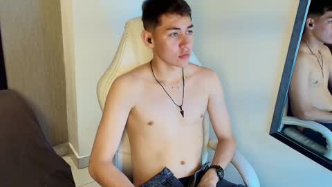 Snapshot of loganfoster_ chatting on January 8, 8:44 pm Loganfoster online show from January 8, 8:44 pm