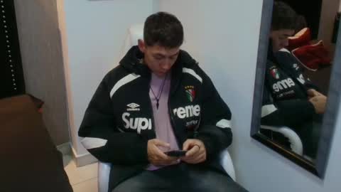 Snapshot of loganfoster_ chatting on January 13, 8:14 pm Loganfoster online show from January 13, 8:14 pm