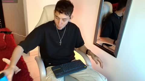 Snapshot of loganfoster_ chatting on January 16, 8:35 pm Loganfoster online show from January 16, 8:35 pm