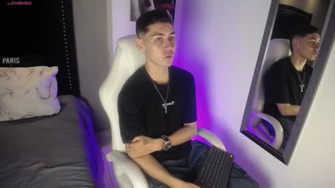 Snapshot of loganfoster_ chatting on January 31, 9:35 pm Loganfoster online show from January 31, 9:35 pm