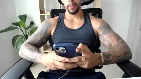 Snapshot of loganhod chatting on May 3, 5:19 pm Logan Wolfp online show from May 3, 5:19 pm