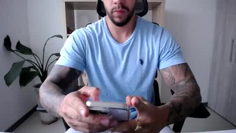 Snapshot of loganhod chatting on July 1, 11:04 pm Logan Wolfp online show from July 1, 11:04 pm