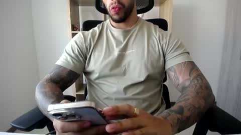 Snapshot of loganhod chatting on July 22, 9:50 pm Logan Wolfp online show from July 22, 9:50 pm